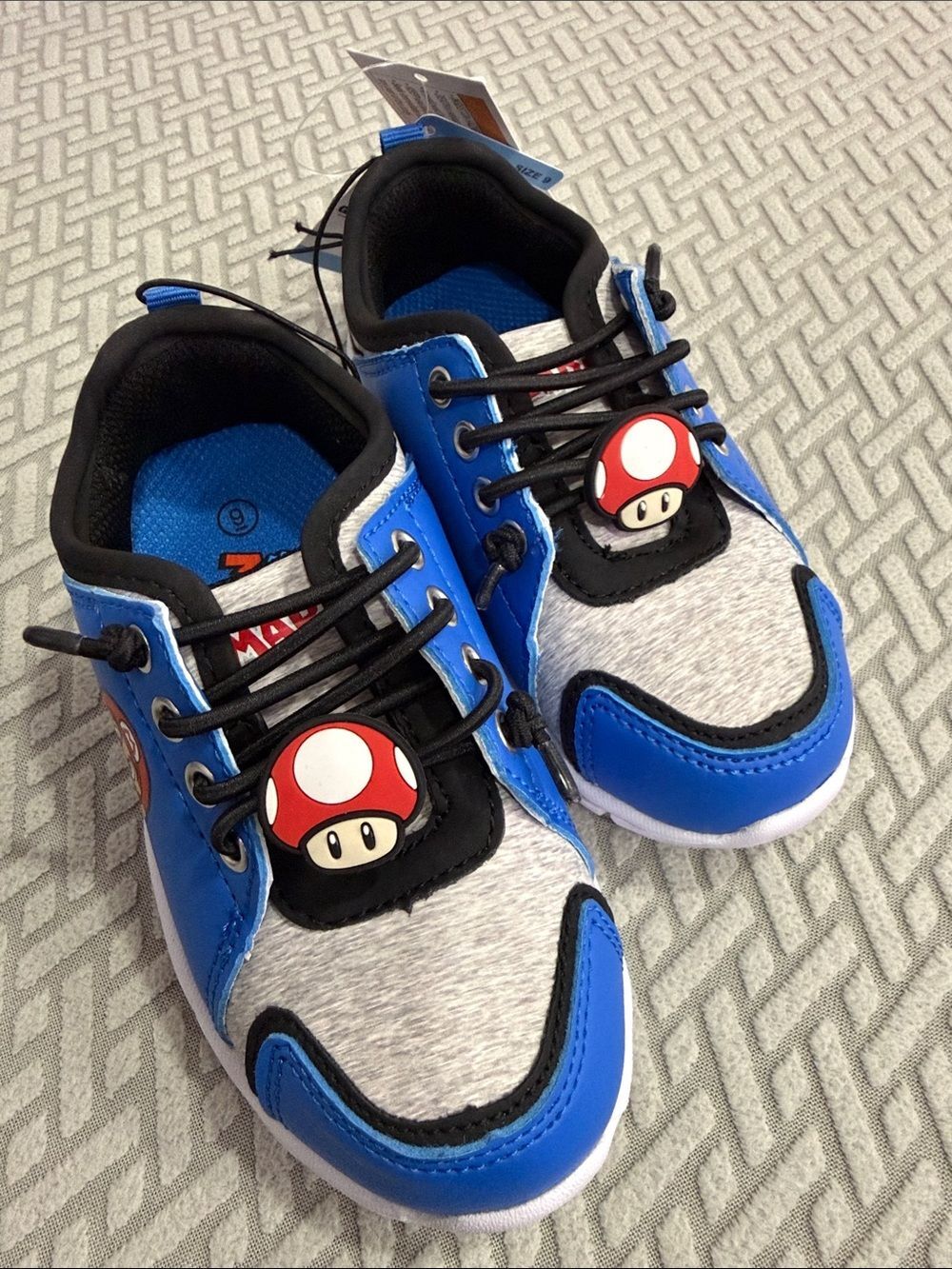 Nintendo Super Mario Light-Up Sneaker - Kids Size 9 Blue Gray